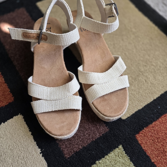 TOMS Women's Tan Espadrille Wedges - Picture 10 of 12